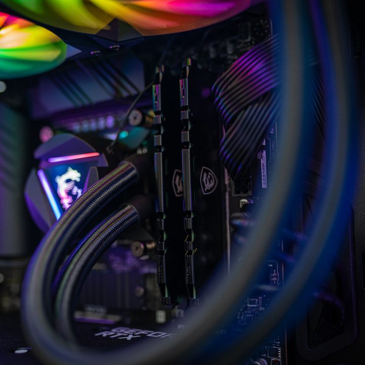 Internals of the MSI Aegis RS 12.