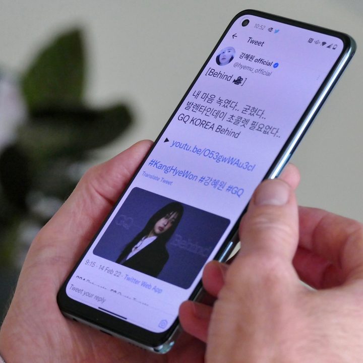 OnePlus Nord CE 2 5G showing a tweet.
