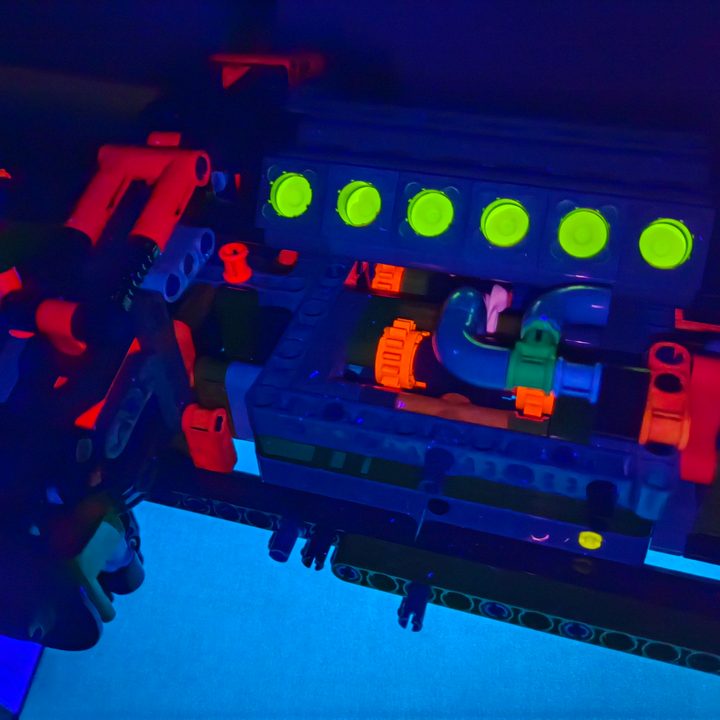Huawei P50 Pocket fluorescence mode photo.