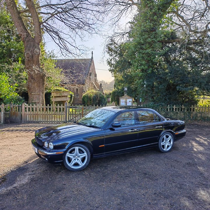 Huawei P50 Pocket photo of a car.