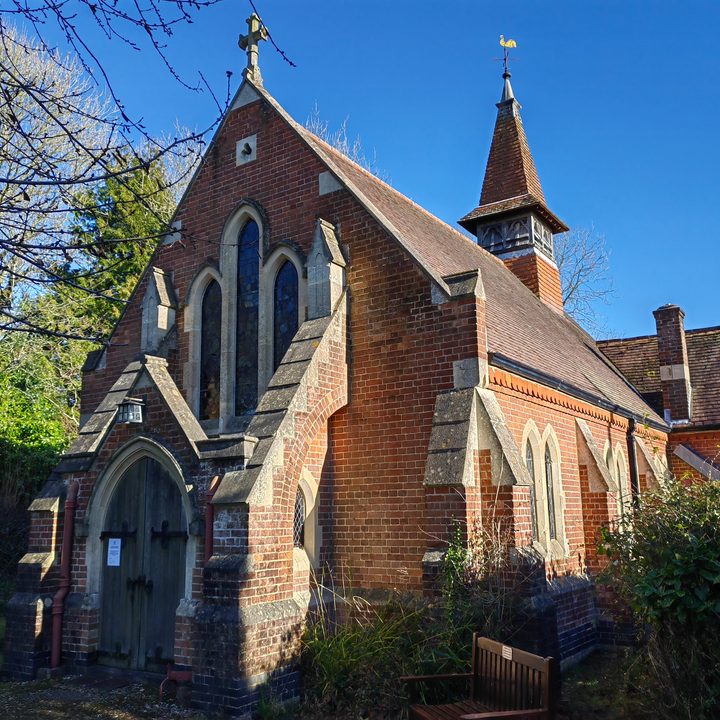 Huawei P50 Pocket photo of a church.