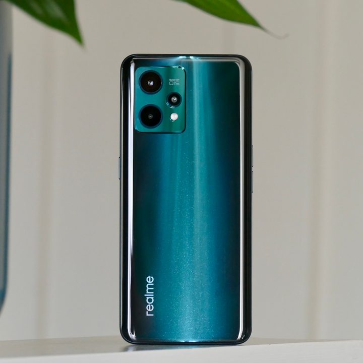 Realme 9 Pro+ in Aurora Green color.