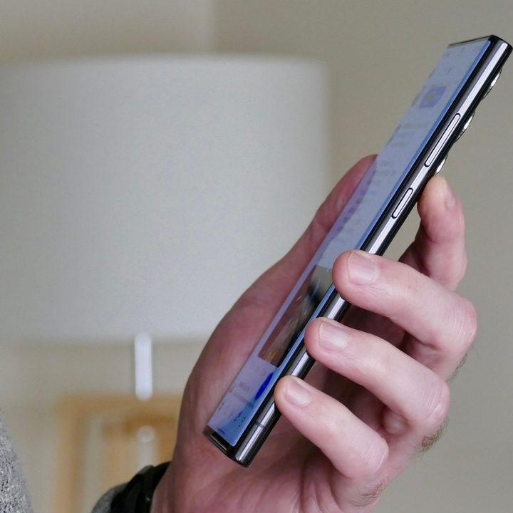 The side of the Samsung Galaxy S22 Ultra.