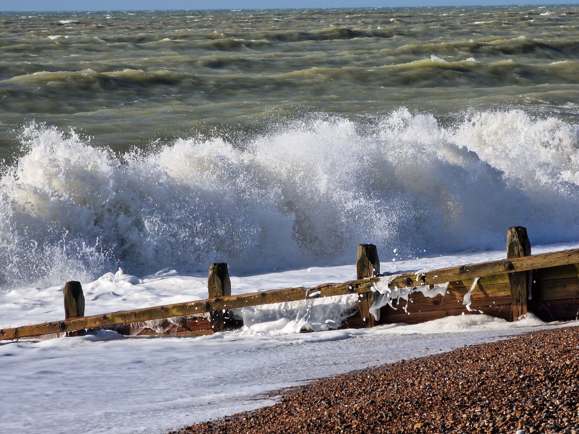 Galaxy S22 Ultra photo of waves at 10x zoom.