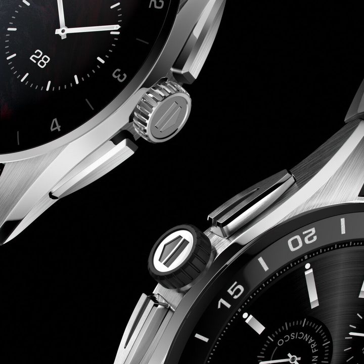 Tag Heuer Connected Calibre E4 crowns.