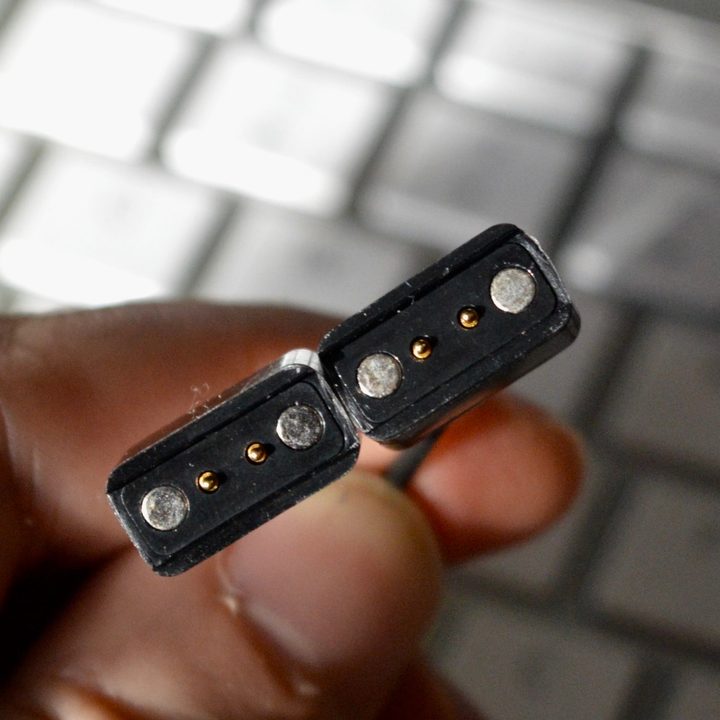 Vue Lite 2 audio glasses charging cable.