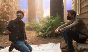 Shawn Levy directing Ryan Reynolds on the set of The Adam Project