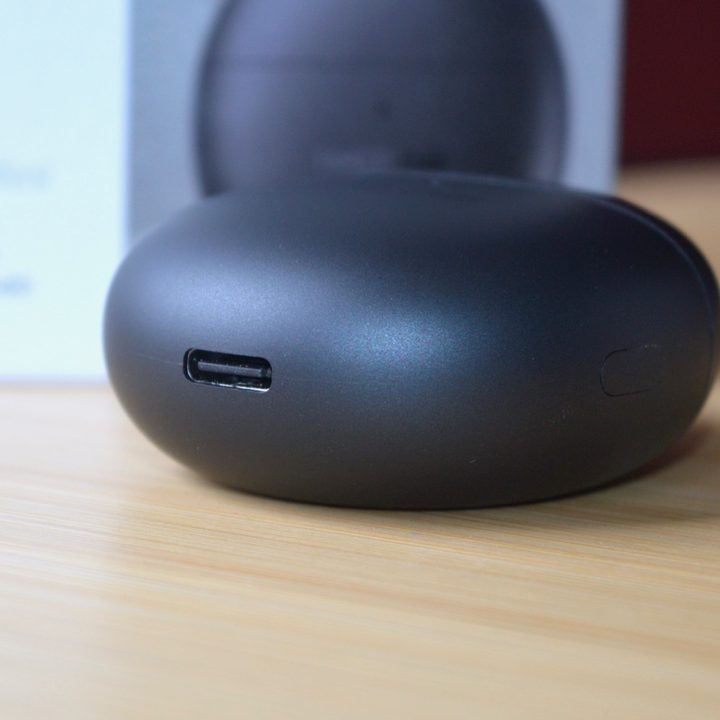 Bottom view of the 1More ComfoBuds Mini charging case (charging port).