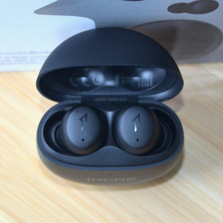 Top view of the 1More ComfoBuds Mini inside their charging case.