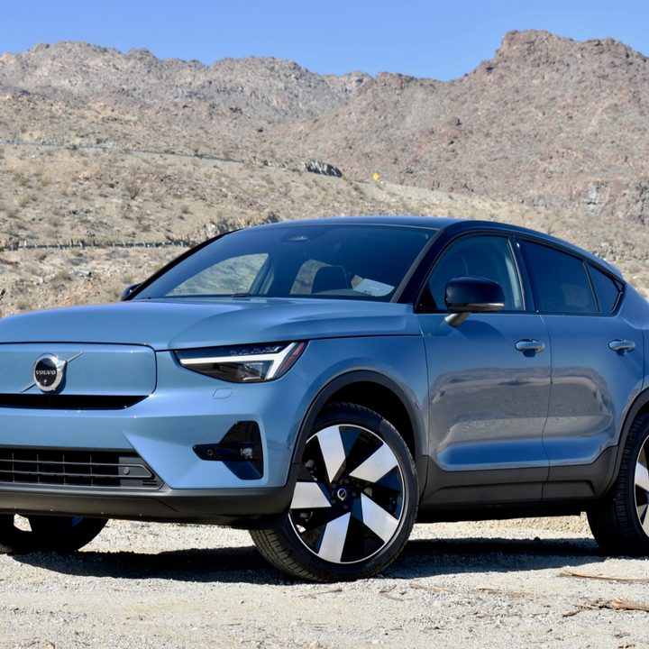Front three-quarter view of the 2022 Volvo C40 Recharge electric car in the desert.