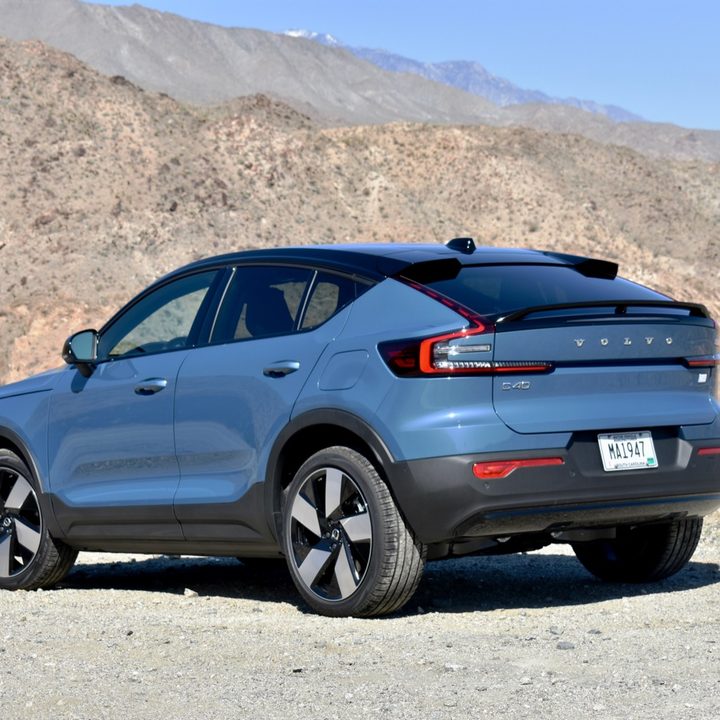 Rear three-quarter view of the 2022 Volvo C40 Recharge electric car in the desert.