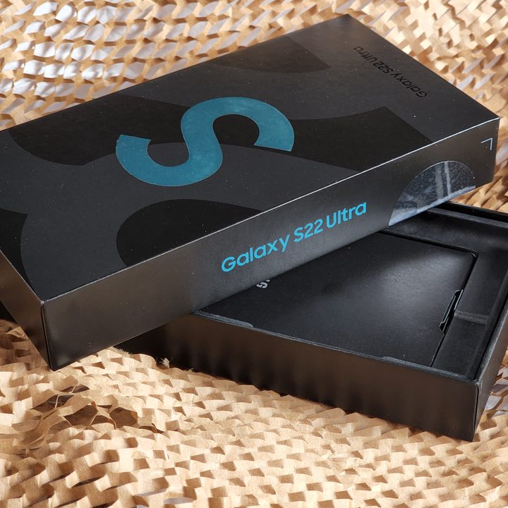 Samsung Galaxy S21 Ultra comes in sustainable packaging.