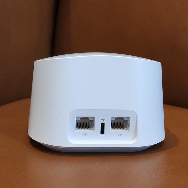 The rear Ethernet port of the Eero 6+.