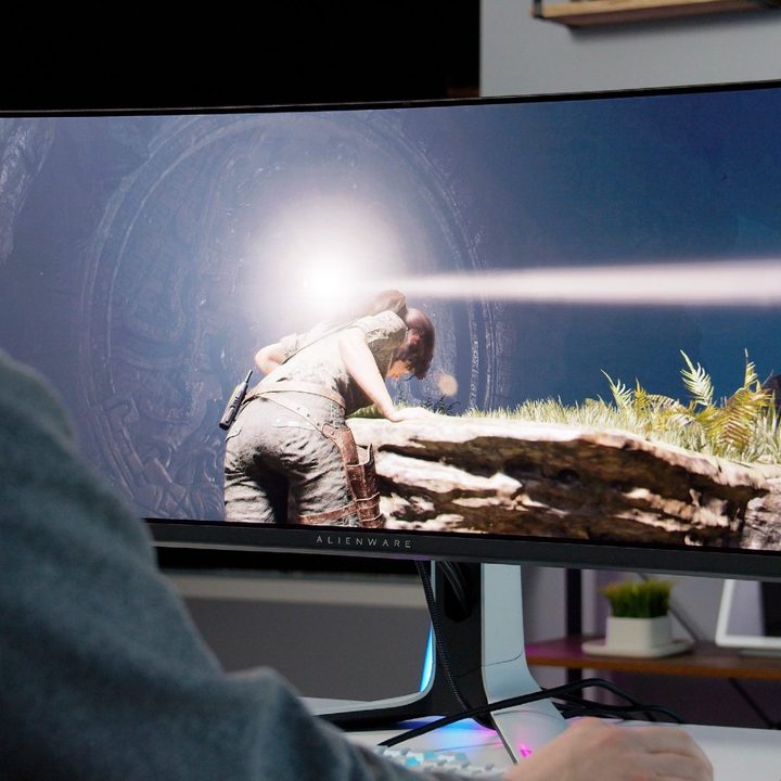 Shadow of the Tomb Raider on the Alienware 34 QD-OLED.