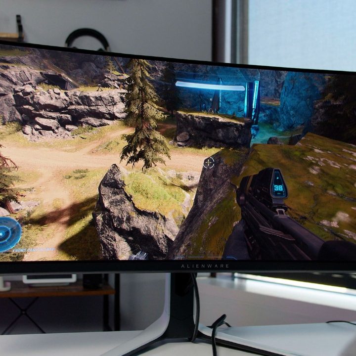 Halo Infinite on the Alienware 34 gaming monitor.