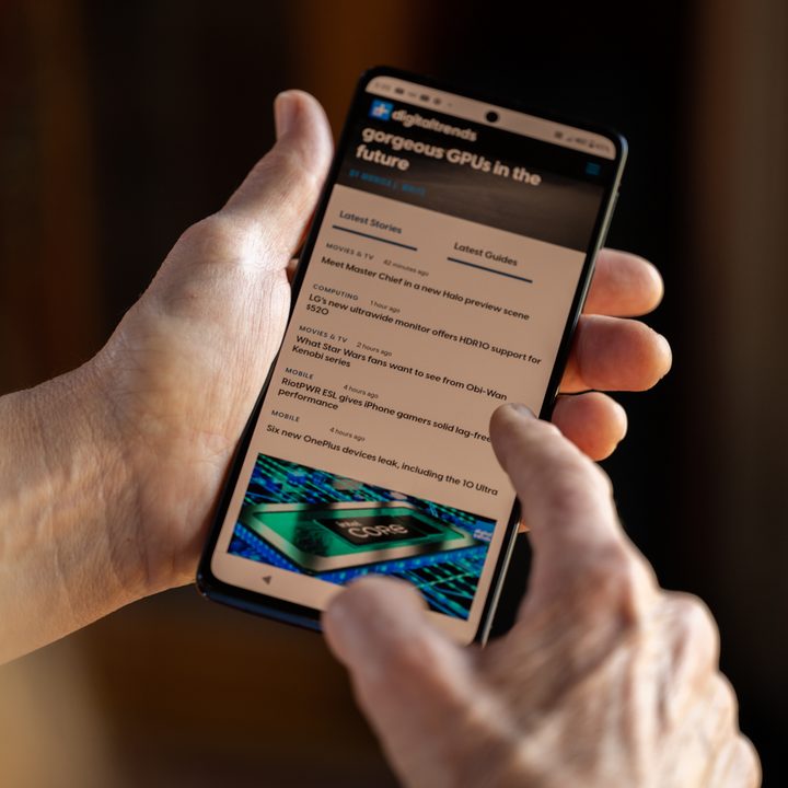 Viewing a web page on the Motorola Edge+ (2022).