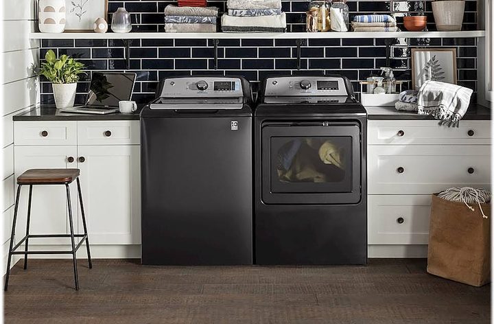 The GE GTW840CPNDG washer with its dryer.