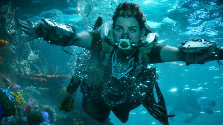 Aloy swimming underwater.