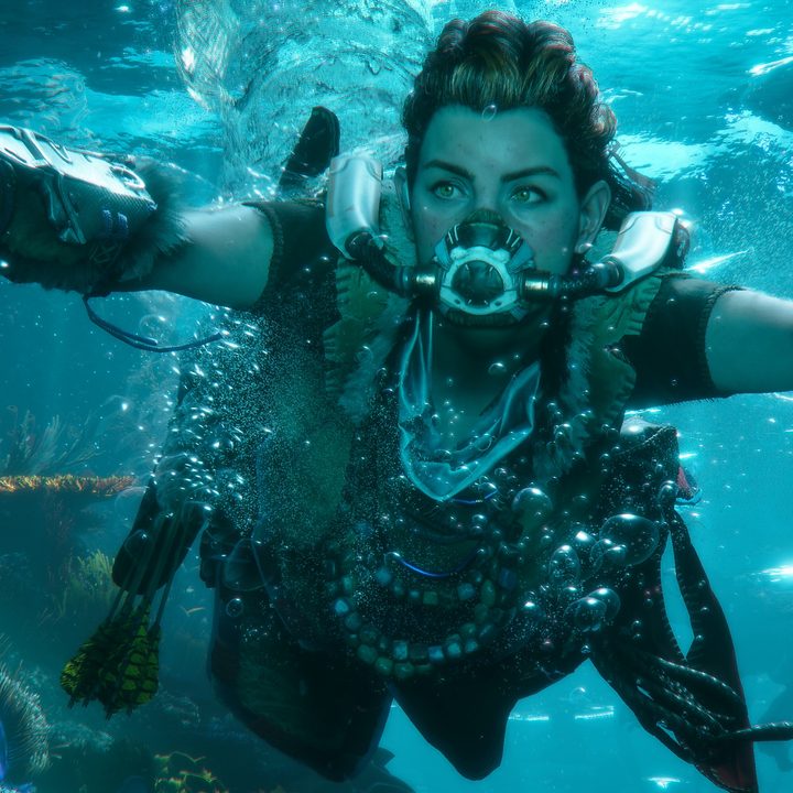 Aloy swimming underwater.