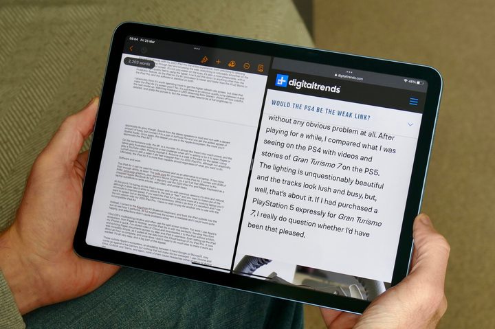 iPadOS split-screen mode on the iPad Air 5.