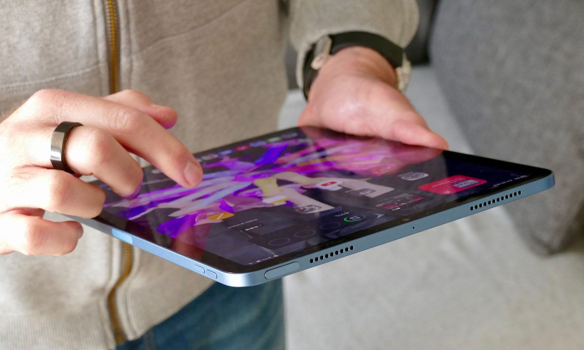 Using the Apple iPad Air 5.