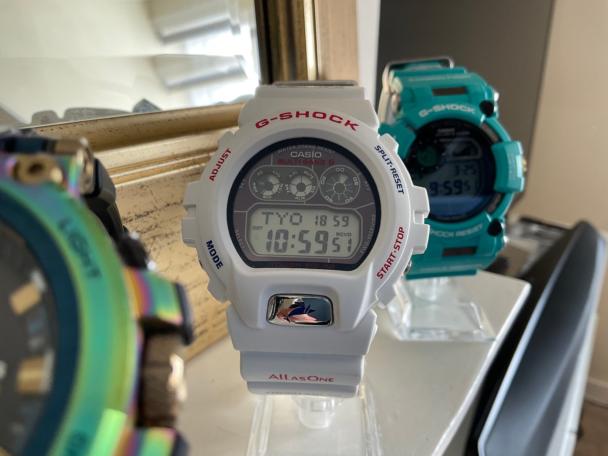iPad Air 5 photo of a watch.