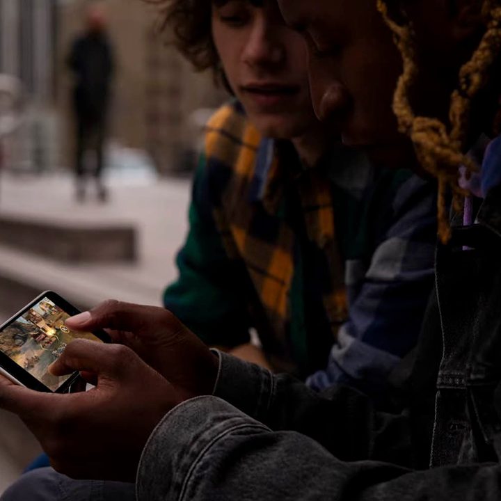 iPhone SE 2022 being used to play a game.
