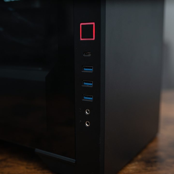 Front panel USB ports on the Maingear Vybe.