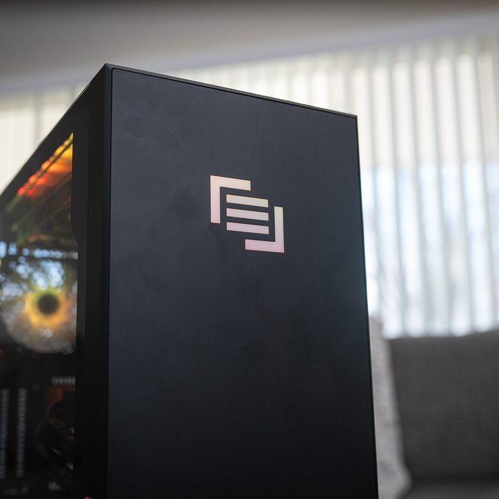 The logo on the front of the Maingear Vybe.