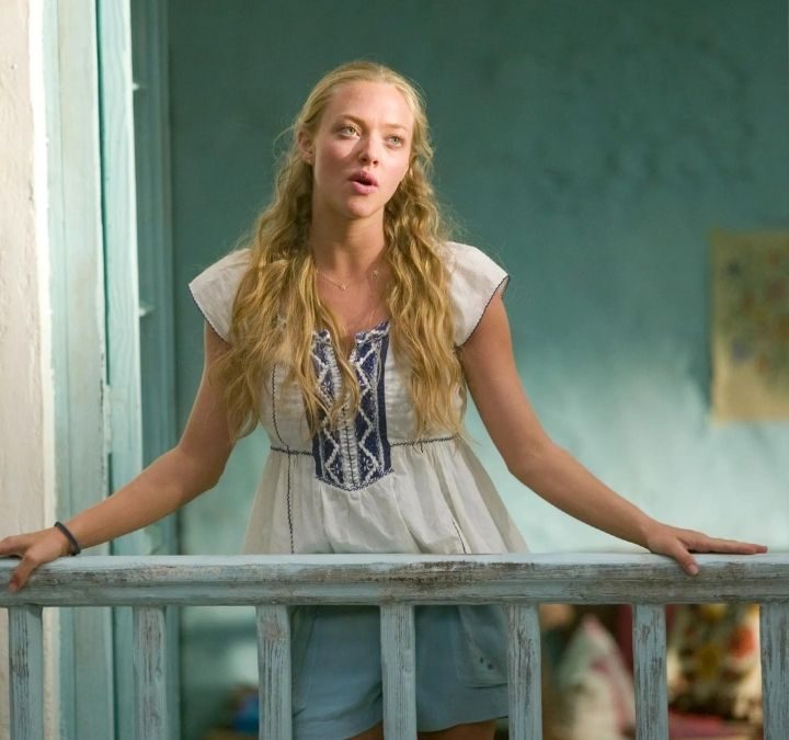 Sophie singing in her balcony in Mamma Mia!