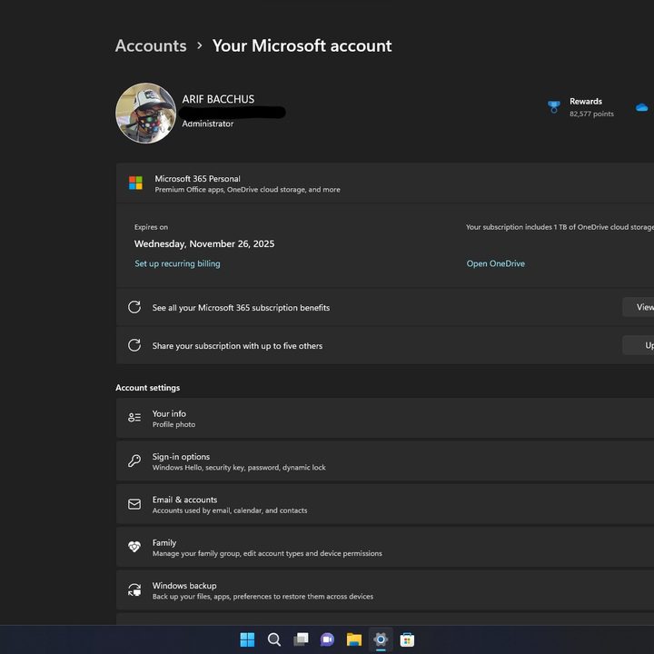 A screenshot lists easy ways to manage your Microsoft Account in Settings.
