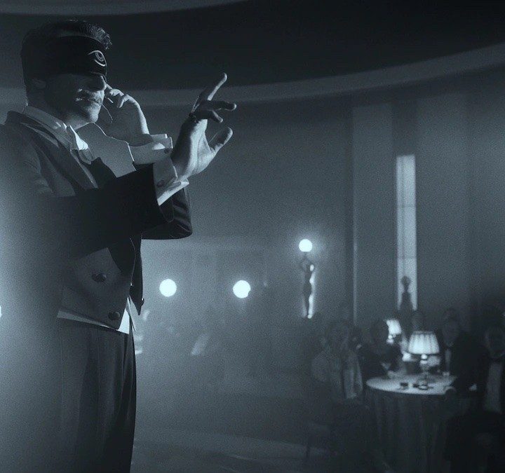 Stan performs his act on stage at a club in Nightmare Alley.