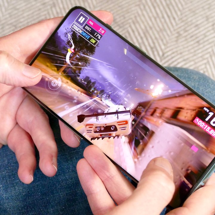 Playing Asphalt 9: Legends on the OnePlus 10 Pro.