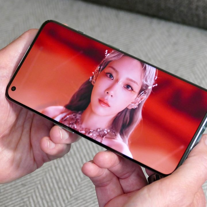 Video playing on the OnePlus 10 Pro.
