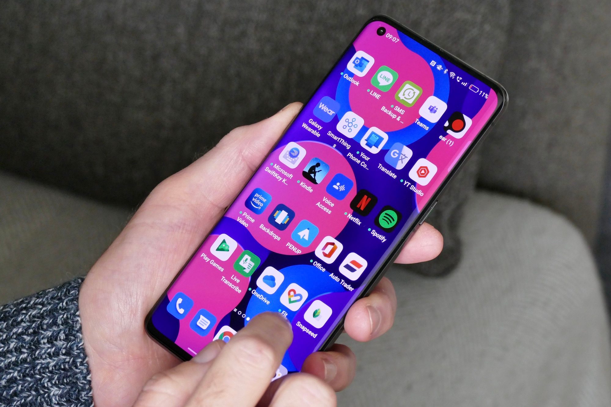Apps on the home screen on the Oppo Find X5 Pro.