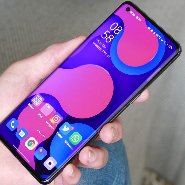 A view of the main home screen on the Oppo Find X5 Pro.