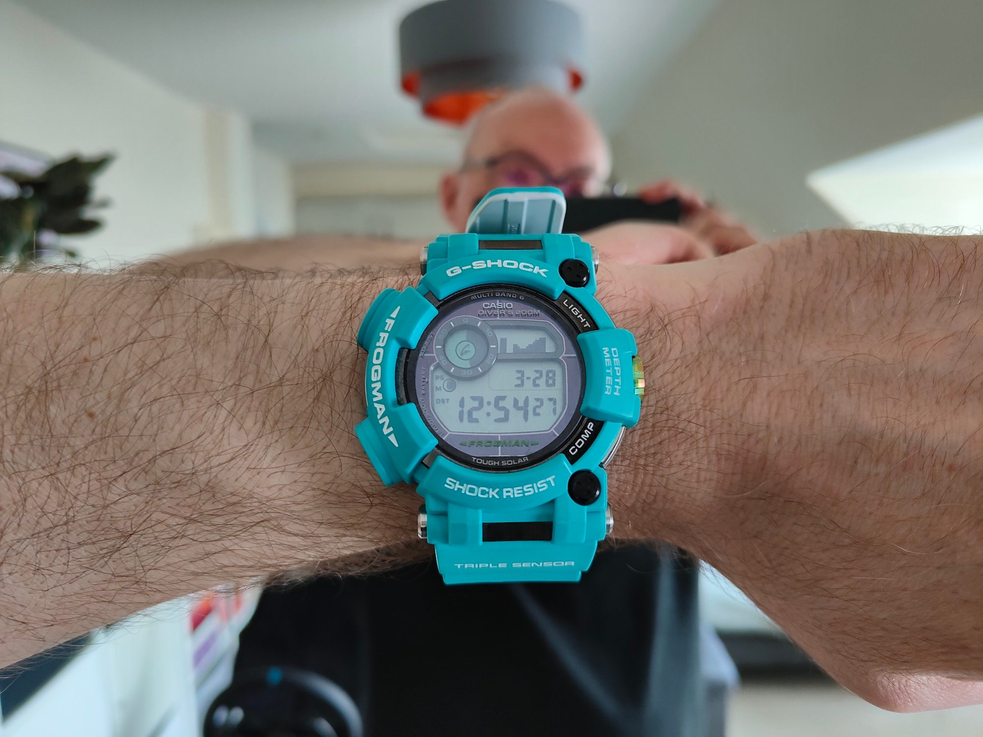 Realme GT 2 Pro photo of a watch.