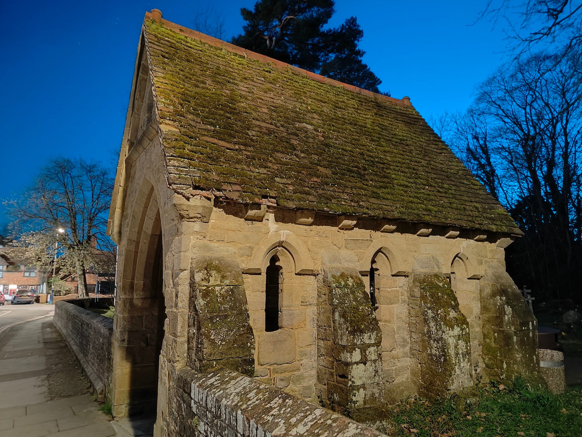 Realme GT 2 Pro night photo of a church.