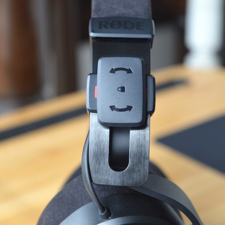 Close-up of the Rode NTH-100's FitLock size adjustment systems.