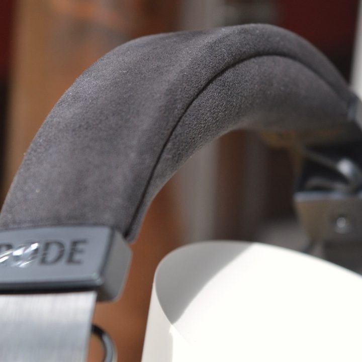 Close-up of the Rode NTH-100's headband.
