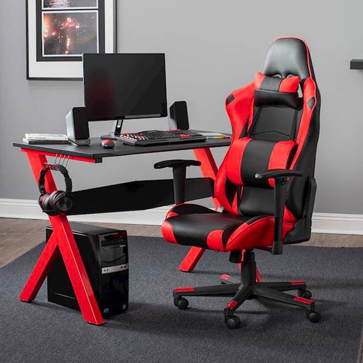 The SD gaming high back gaming chair in front of a gaming PC setup.
