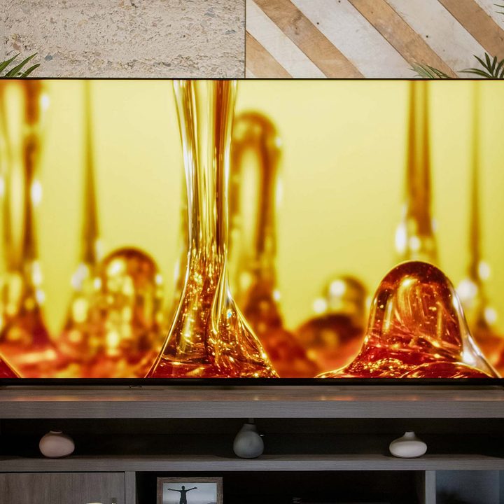 An orangey-yellow syrup shown on the Sony X95K's display.