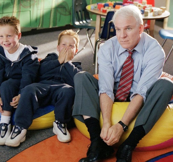 Steve Martin sits next to twins in 2003's Cheaper by the Dozen