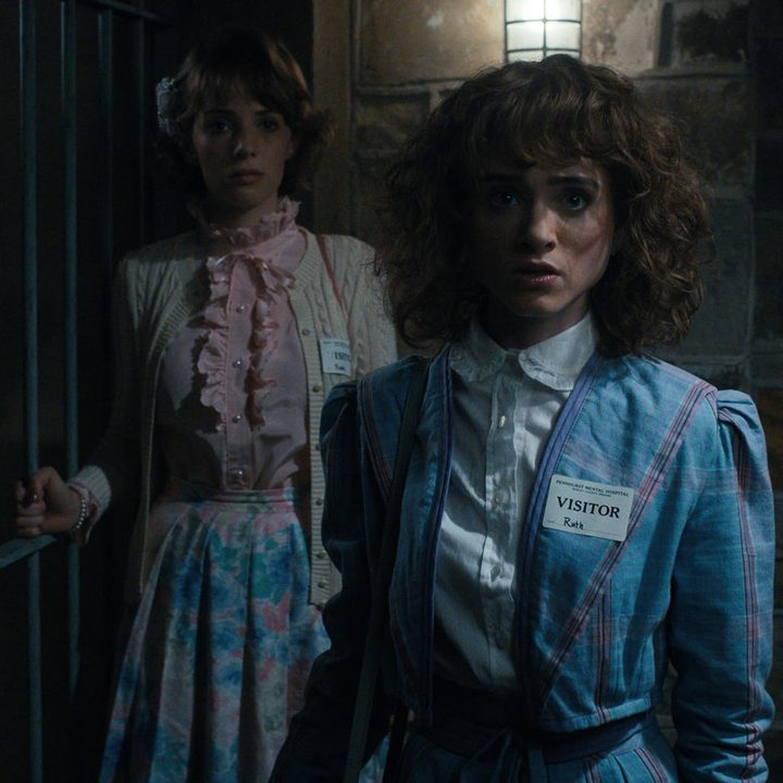Maya Hawke and Natalia Dyer in Stranger Things 4.