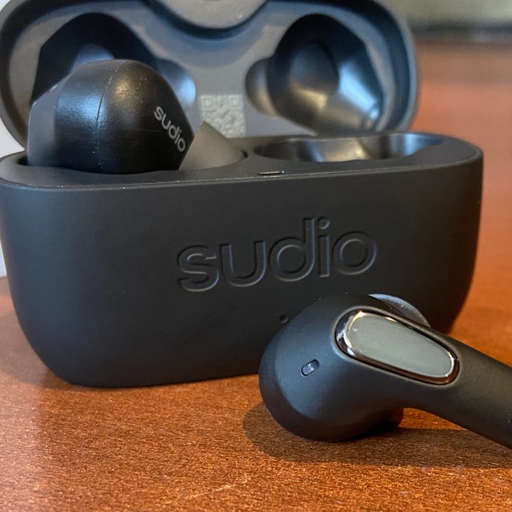 Right Sudio E2 sitting in front of the charging case.