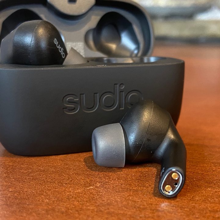Detail showing earbud charging contacts.
