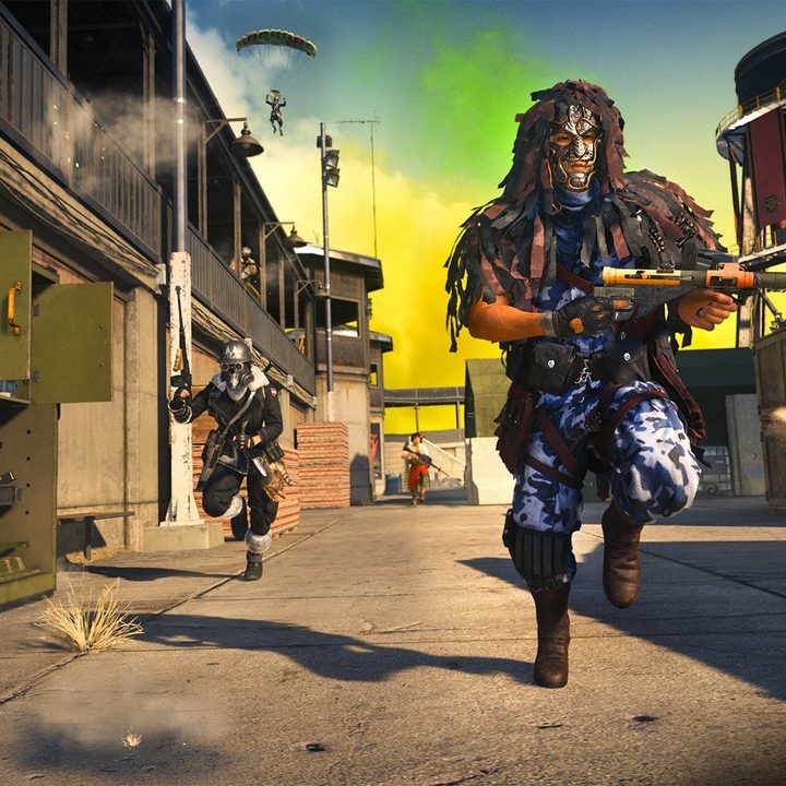 Characters running on Rebirth Island in Warzone.