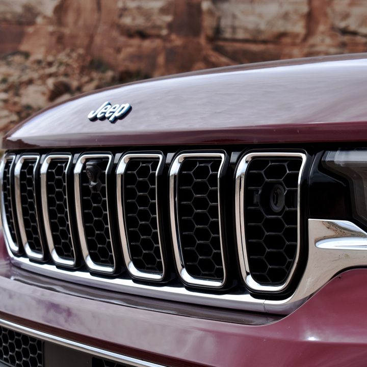 The 2022 Jeep Grand Cherokee 4xe plug-in hybrid's grille.