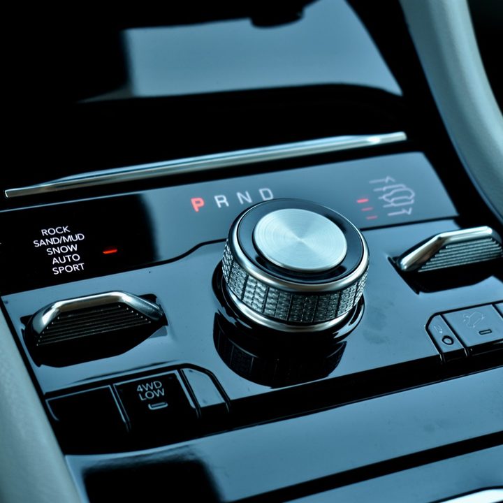 The 2022 Jeep Grand Cherokee 4xe plug-in hybrid's rotary shifter.