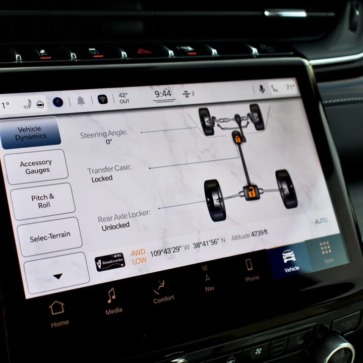 Vehicle Dynamics menu of the 2022 Jeep Grand Cherokee 4xe plug-in hybrid.